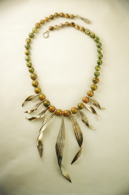 eucalyptus_leaf_necklace
